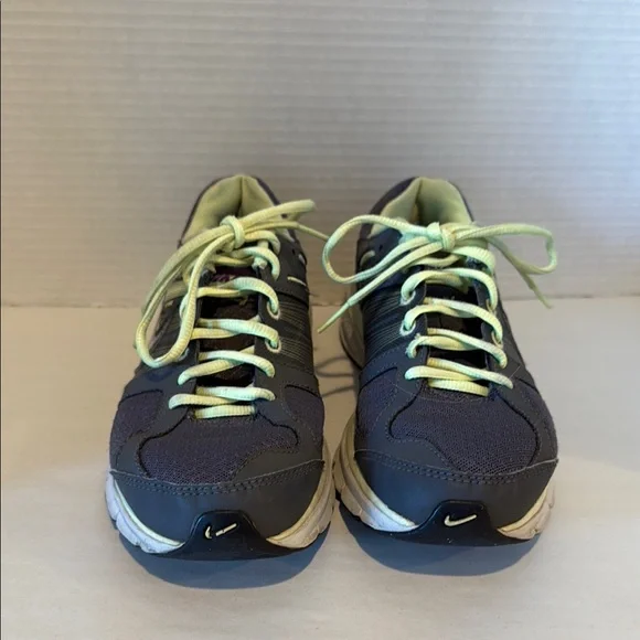 Nike Flywire Athletic Shoes - Dark Gray and neon green shoestrings. Size 7 - Picture 6 of 7